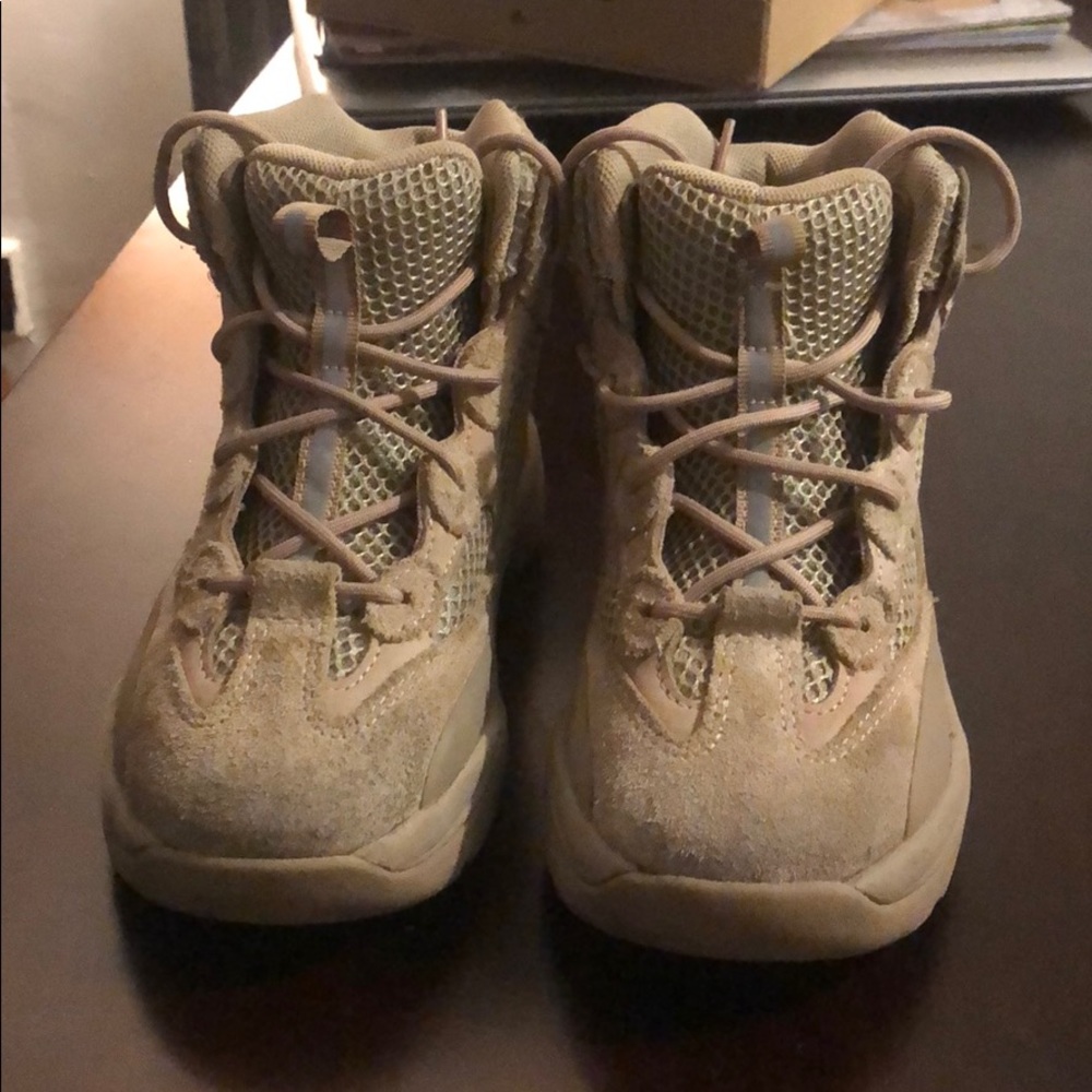 Boys Yeezy DSRT BT KDS